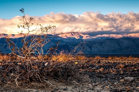 Stovepipe Wells mountains at sunrise